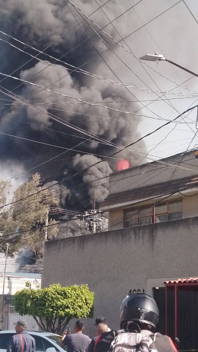 camisitabebe's tweet photo. @Bomberos_CDMX @Alc_Iztapalapa @ClaraBrugadaM @SSPCMexico Se solita con urgencia apoyo 
Incendio incontrolable rn Cayetano andrade esquina cesar Elpidio canales https://t.co/XePuMvNu3W