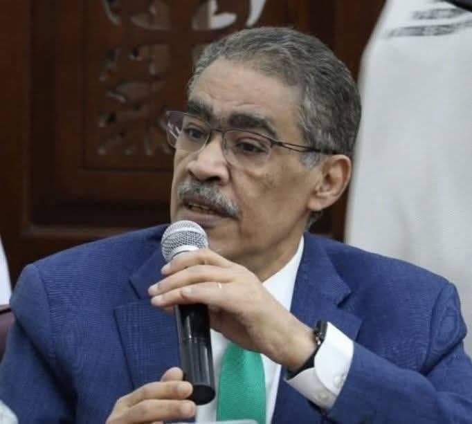 البيان الأخير الصادر عن وزارة الدولة للإعلام والهيئات الإعلامية في #مصر يكشف إدراكًا واضحًا لتأثير السوشيال ميديا في تطورات ما تشهده المنطقة، باعتبارها المساحة الأكثر قدرة على جذب التفاعل وصناعة السجال وتوسيع نطاقه.
لكن البيان لم يكتف بمخاطبة الإعلاميين، بل توجه أيضًا إلى