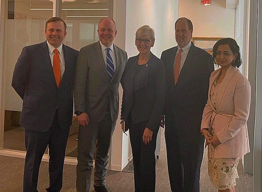 ArushiSF's tweet image. @SecGranholm when you came down to Texas a few years ago for a briefing on our #ADER dispatch program that runs like a power plant out of aggregations of residential batteries, the heart of the solution was also, Load Aggregations w/ net export pwr telemetry in #SCED.