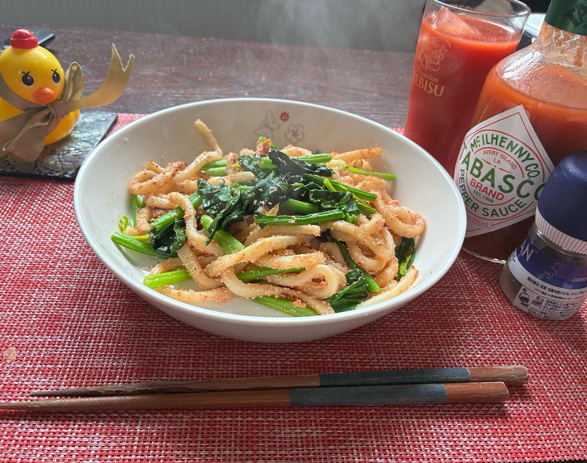 おはようございます🙇🏻‍♀️
家に帰って来て母と買い物に行きほうれん草🥬2束188円を購入分け合ってたらこ混ぜ焼きうどん(勝手に命名)を作った
ほうれん草の💚とたらこの🩷が春を連想させる？
同業の友達とこの時期ならではの悩み辛みをLINEで話し発散 感謝🙏

で今日も楽しい事だけ考えて生きて行くのさ✊🏻