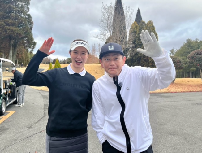 BATONGOLF's tweet photo. ゴルフを愛する全ての人へ⛳️

遠藤章造 VS GOLF グランドチャンピオン大会に✨

同組でカリスマフィッター鹿又さん🏌️‍
ショートホールで真珠ちゃんと対決👍
WBCの解説を蹴ってまで⁉️参加の福留さん⚾️
あいり連盟 本岡愛理ちゃん💕

#手塚あいり #BATONGOLF #GREENSAVER https://t.co/n6xnalRkHC