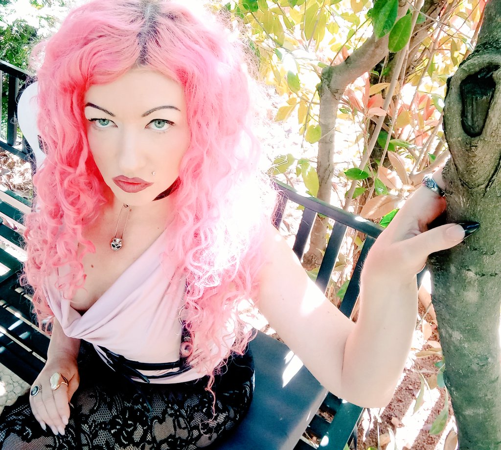 Kat The Red tweet media