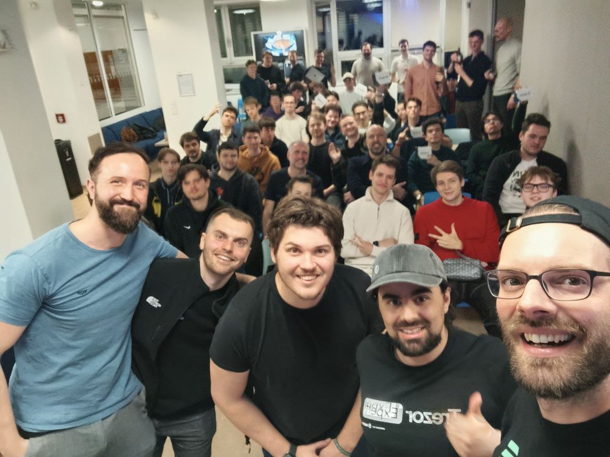 Solana Community Czech Republic tweet media