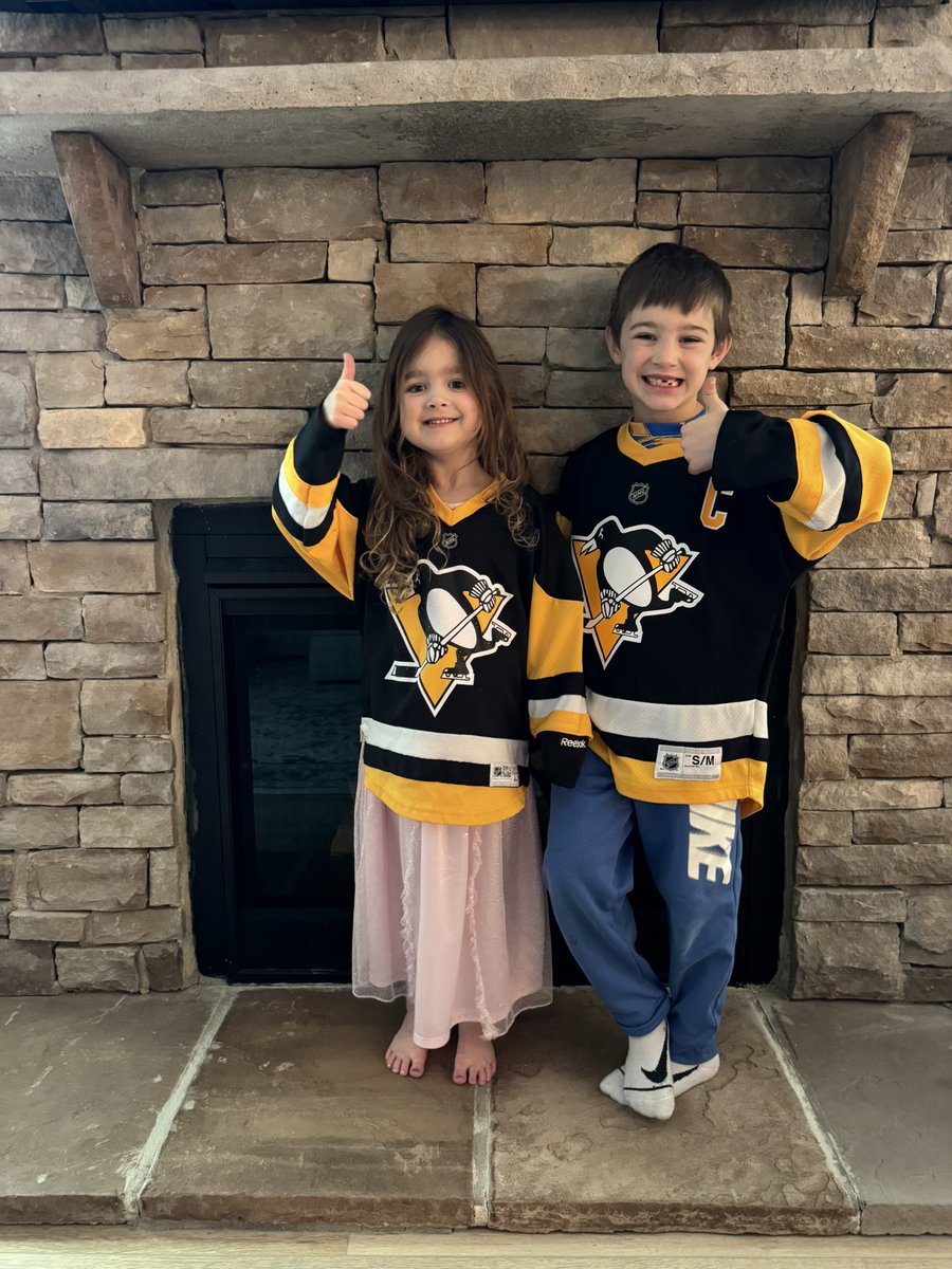 merylb128's tweet photo. Sid is back 👍🏻👍🏻 Let’s Go Pens! 🐧 
@penguins @PenguinsPR @PensInsideScoop https://t.co/klM6TFIrAx