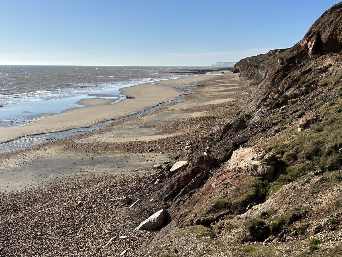 wightowl's tweet photo. Low tide at Brighstone Bay today. Also the developing new sea stack, which is now becoming an arch! #brighstone #isleofwight https://t.co/RRjiSAUGVF