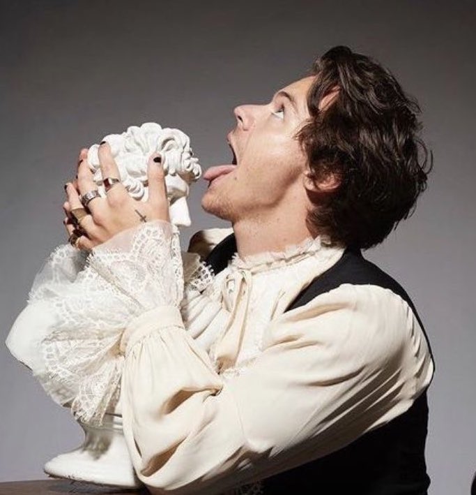 megan 🏹 tweet media