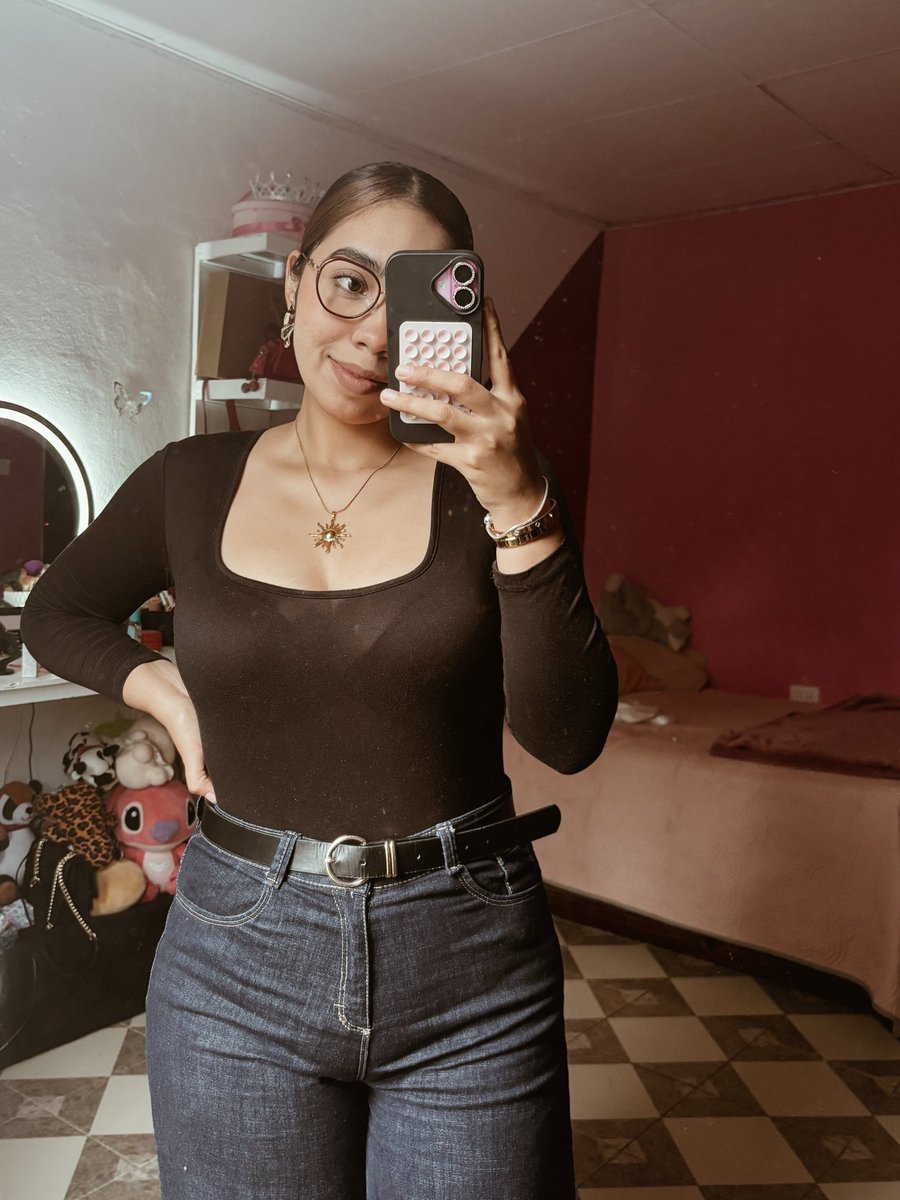 JenniiJunco's tweet photo. casual outfit https://t.co/bOg5iS5166