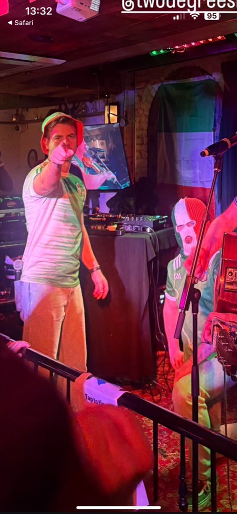 Two Degrees tweet media