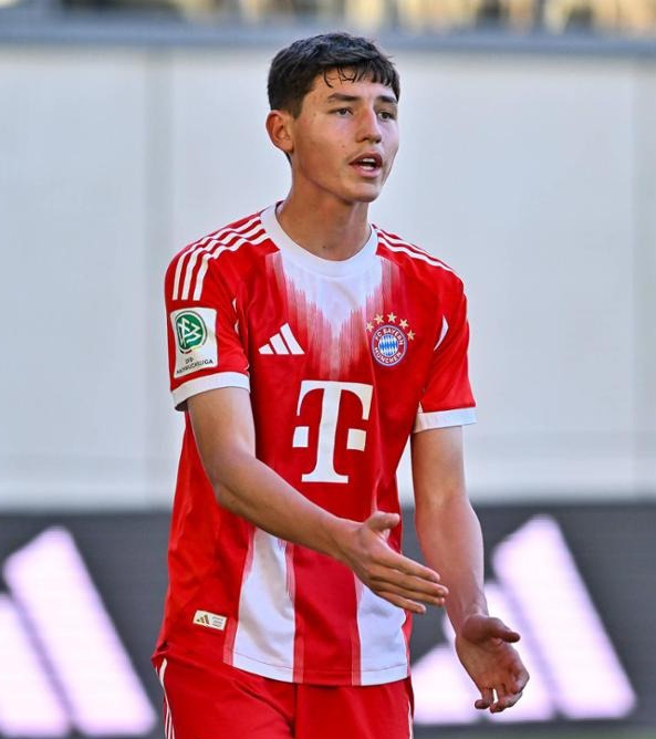 HobbyScouting's tweet photo. Filip Pavic ('10) zaliczył dzisiaj swój debiut w pierwszej drużynie Bayernu. Pozycja CB. Pierwszy poważny przedstawiciel tego rocznika w seniorskim footballu 👏

Następni: JJ Gabriel, Abe, Watson, Megnan-Pave, Koukaba, Tunkara, Ede Eriyo, Hagemann, Ilicevic, Grootfam, Farinha💎 https://t.co/HI8nPBbdeI