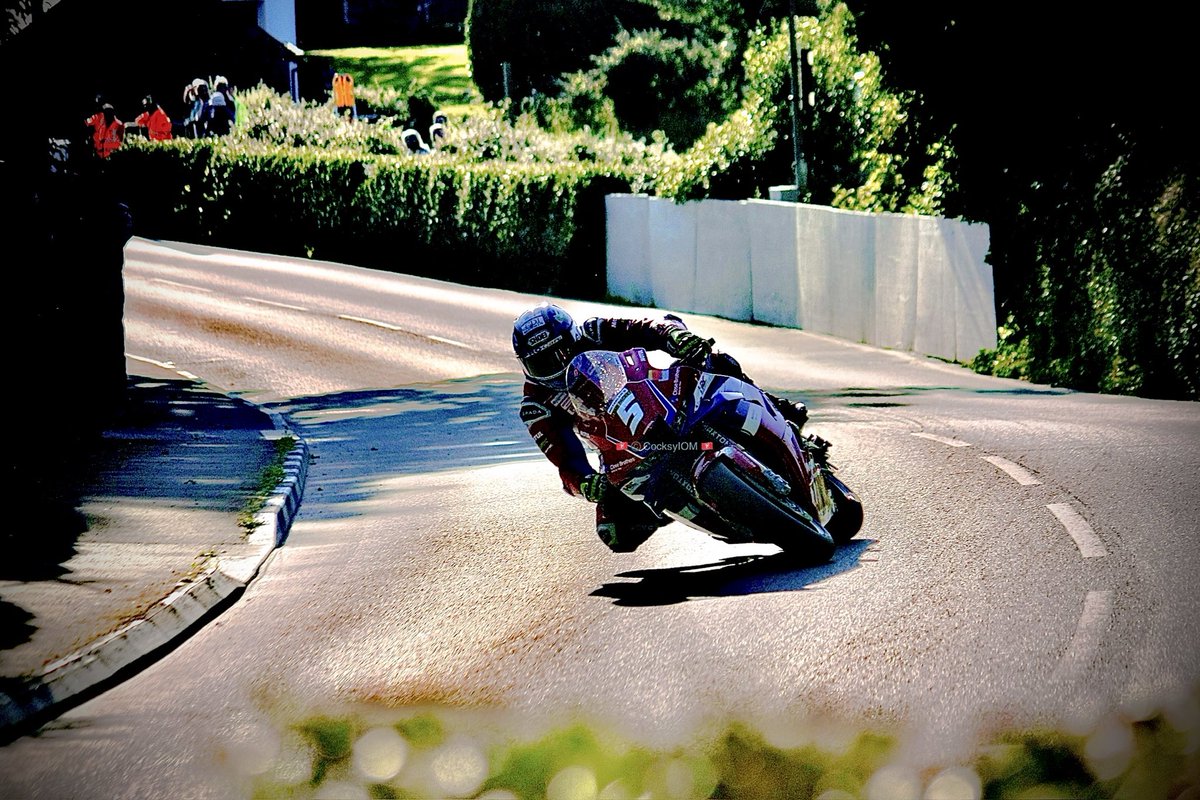 CocksyIOM tweet media