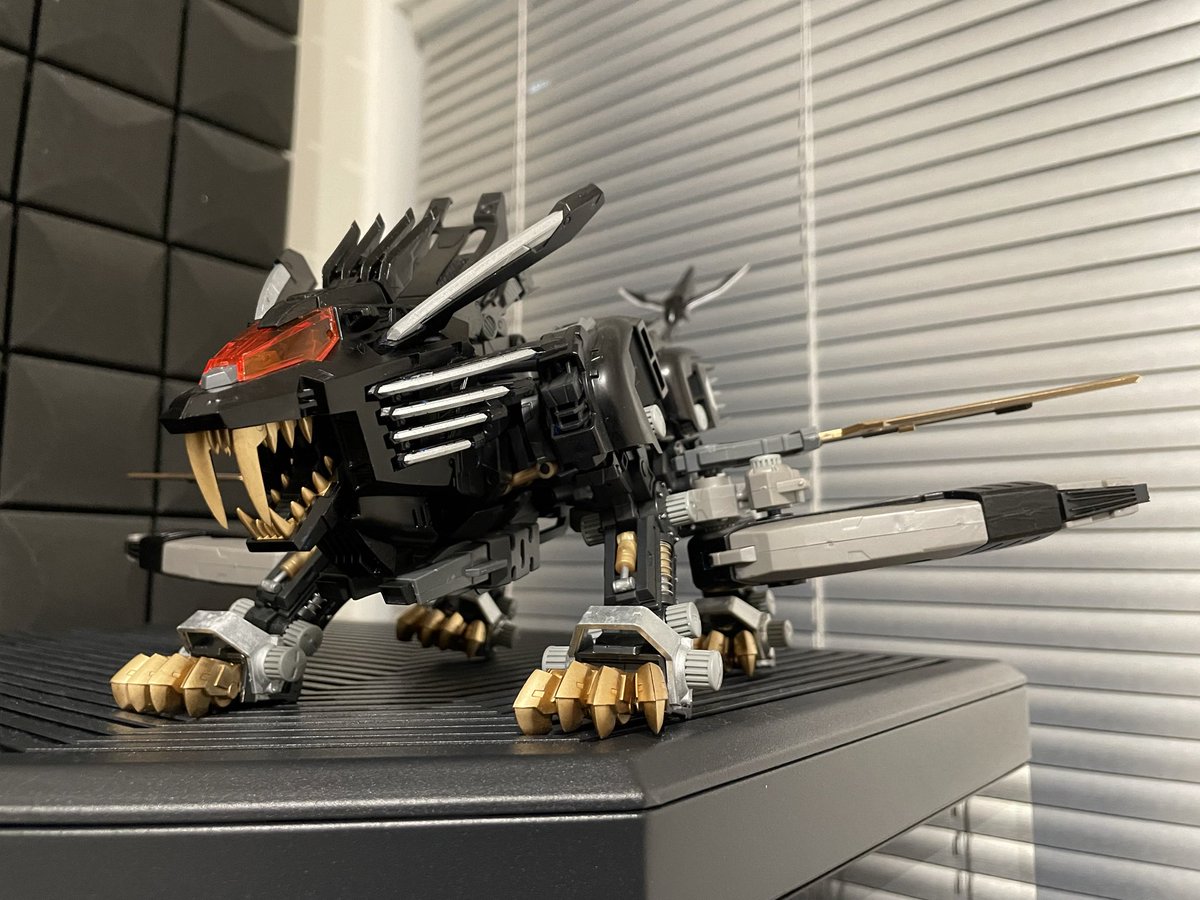 プラモを趣味にしようと地道にやってるんだけど、今回は塗装に加えて艶消しというものに挑戦してみた
これは質感が変わってなかなかいいな
塗装ブース部屋がほしくなる