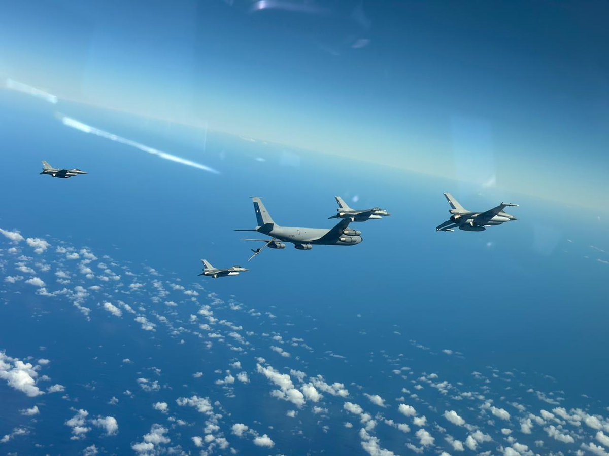 Fuerza Aérea de Chile tweet media