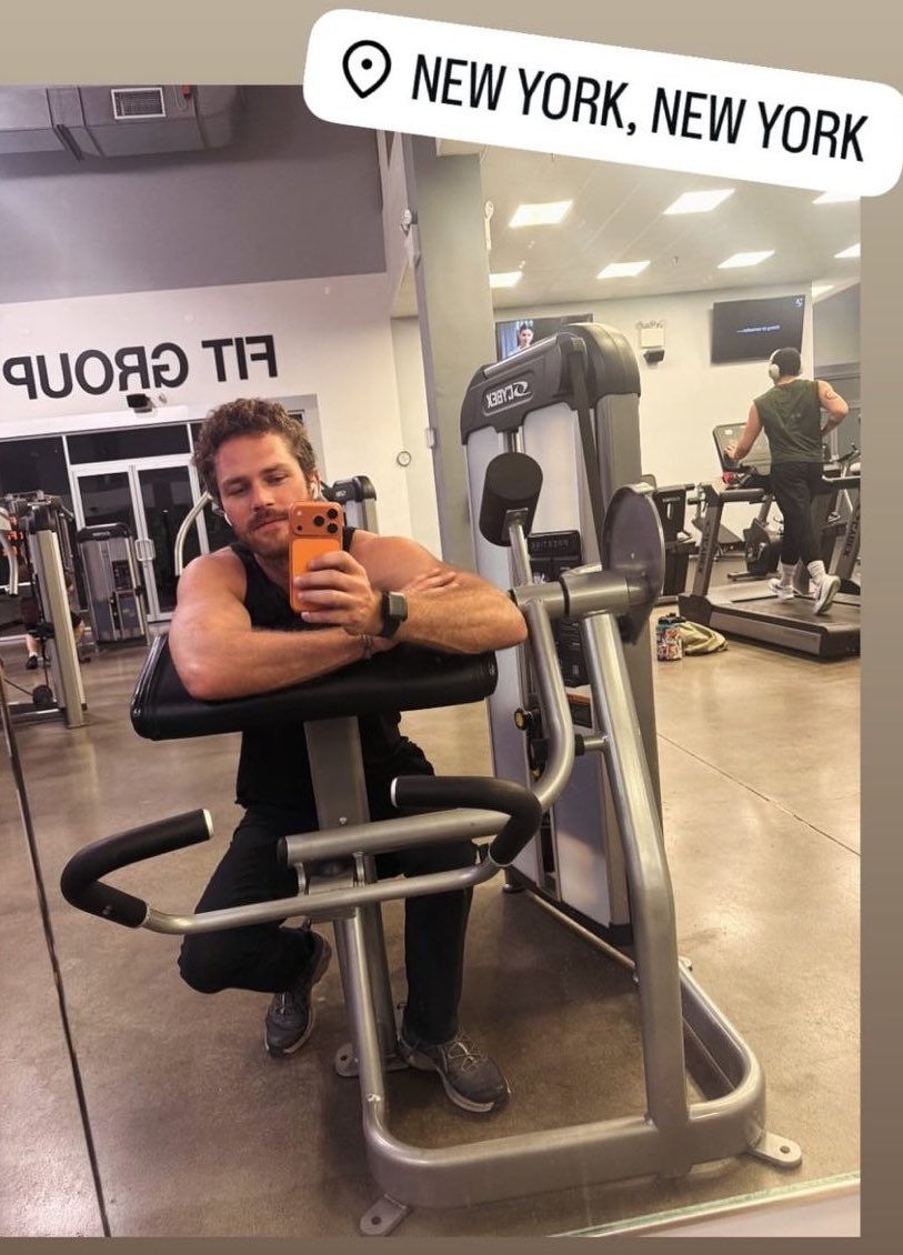 QuidVacuo tweet media