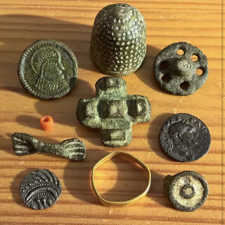 medieval_digger's tweet image. Some nice year’s highlight pictures from: 2024, 2021, 2018 and 2020!  Those were probably my best years of Metal Detecting! #metaldetecting