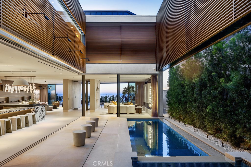 LuxuryRealEstate.com tweet media