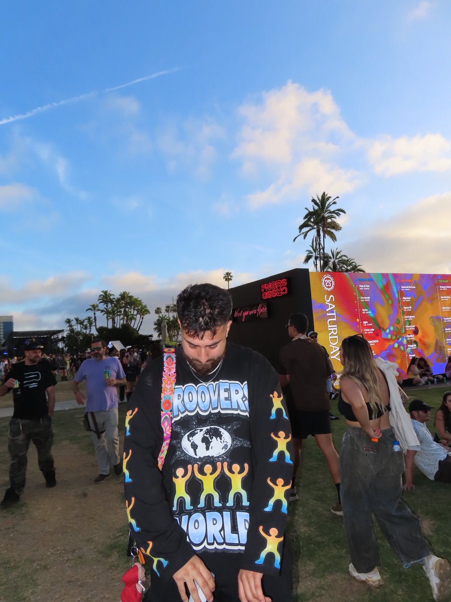 CALL ⬇️ ME = tweet media