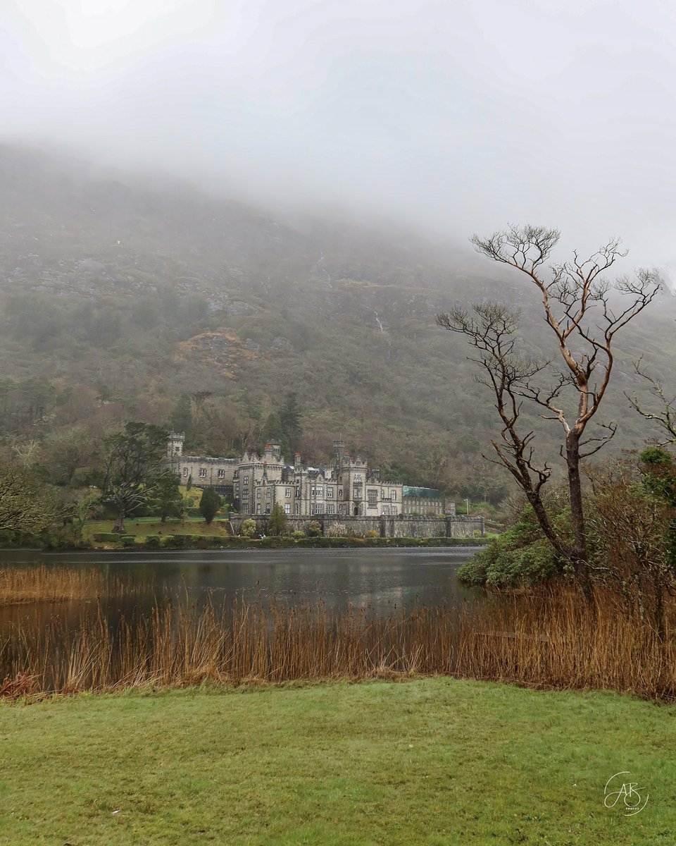 Moody skies over Dúchruach Mountain and Kylemore Abbey, Connemara, Co. Galway last Monday. 

#kylemoreabbey #wildatlanticway #connemara #loveireland #moodyvibes