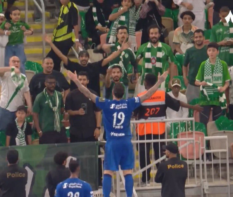 M9_9Ma's tweet photo. صورة لها صوت 😂😂💙

 #الهلال_الاهلي https://t.co/j6QdXydpuL