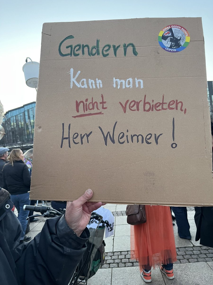 Omas gegen Rechts Leipzig tweet media