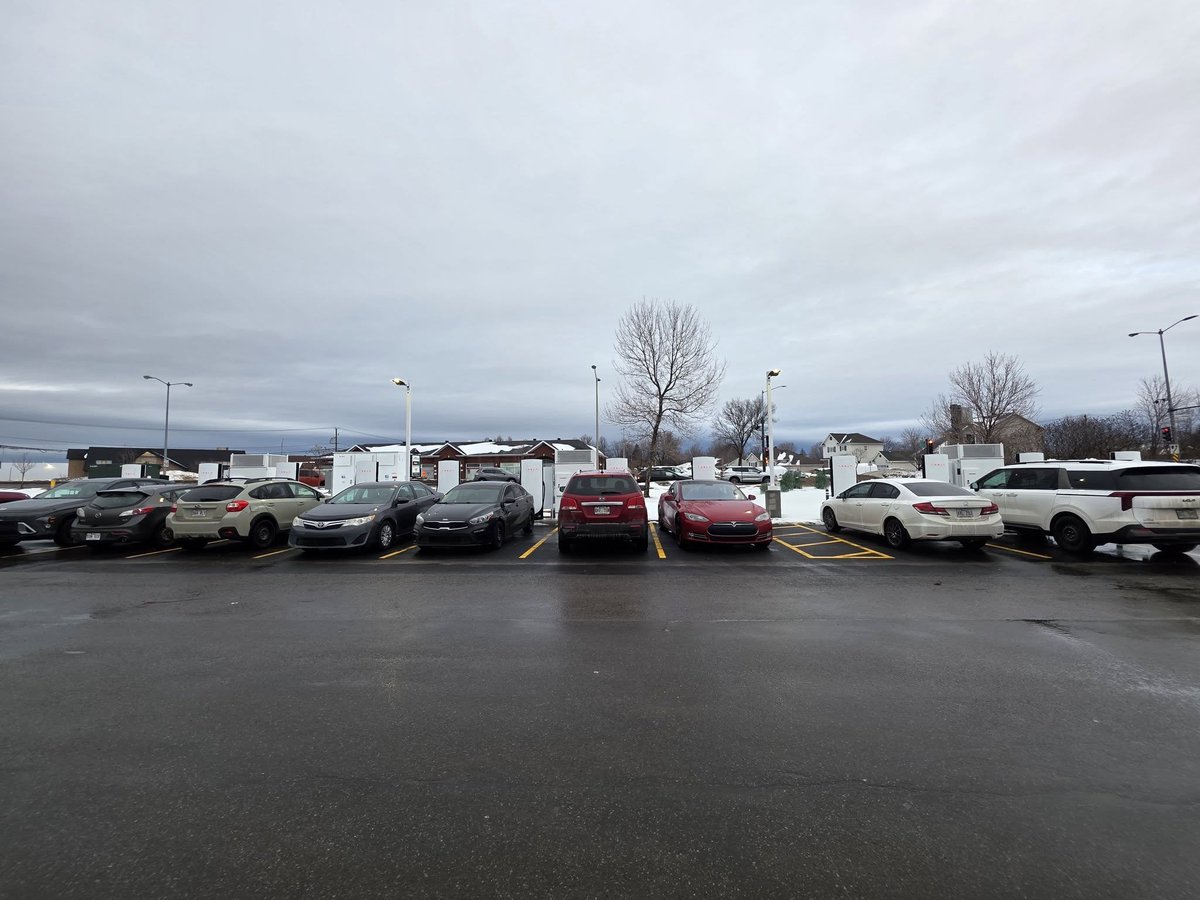 Drive Tesla 🇨🇦 tweet media