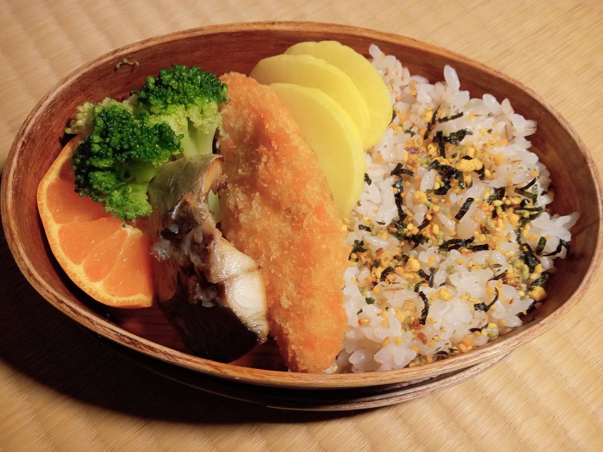 azusukun3815's tweet image. お弁当

ﾀﾞﾌﾞﾙお魚弁当◝('ω'ω'ω')◜ﾃﾞﾃﾞｰﾝ

明日祝日でｳｷｳｷなあづ弁を今週もありがとうございました(&amp;gt;᎑&amp;lt;`๑)