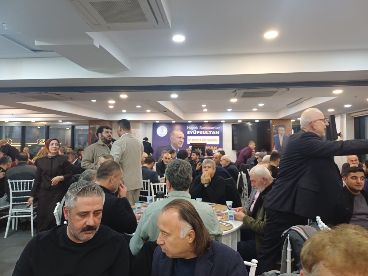 RumeliEyup's tweet photo. https://t.co/mtCYtAfAij

*Eyüpsultan Akparti İş İnsanlarına iftar Programı*

*Eyüpsultan, STK, İş İnsanları ve temsilcilerin davetli olduğu; *Eyüpsultan Akparti İlçe Başkanı Muhammet Vanlıoğlu tarafından düzenlenen;* iftar programı'na  Eyüpsultan Rumeli Türkleri Derneği
+++ https://t.co/nWeV5i0xtT