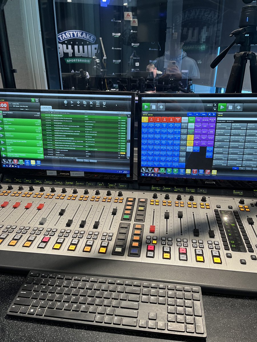 Alex Coll tweet media