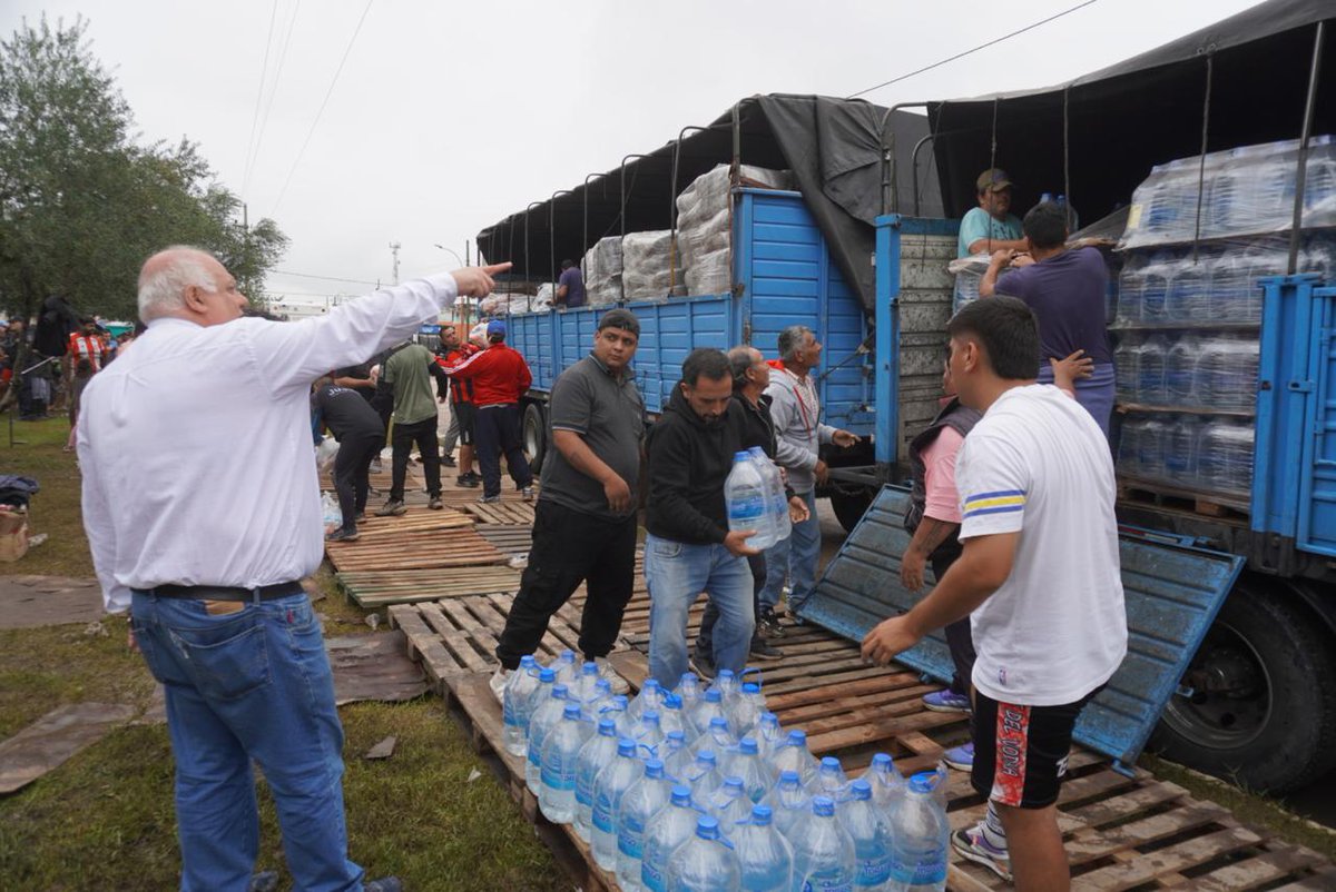 FEDEMASSOTUC's tweet photo. Hoy cerramos el  Operativo Integral en la Comuna de La Madrid.

Quiero expresar mi más profundo agradecimiento, a nuestro equipo del Ministerio de Desarrollo Social, trabajadores sociales, psicólogos y personal en general, que trabajaron a destajo lunes, martes y miércoles. https://t.co/ilS8sgZ086