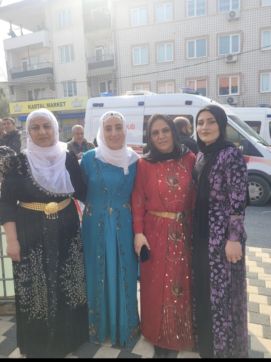 OkAbide's tweet photo. Kendi renklerimiz ve ulusal kıyafetlerimizle 22 Mart'ta arabayatağı pazar alanında newroz da buluşalım
#NewrozPîrozBe https://t.co/jJI4DjhClM