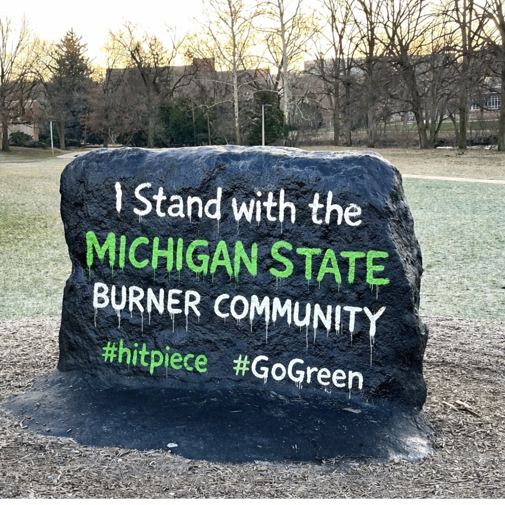 needanewQB's tweet photo. 💚🤍 Never Again Never Forget https://t.co/UbrMeH9uk6