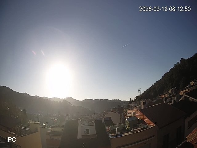 MeteoAdM's tweet image. #Bonvespre des de la part alta d'#ArenysdeMunt Avui jornada ben ☀️ fins al #migdia, moment en què han començat aparèixer alguns intervals de ☁️ que han anat a més a partir de mitja #tarda amb algun gota gairebé inapreciable però que es notava una mica a la pell 👇