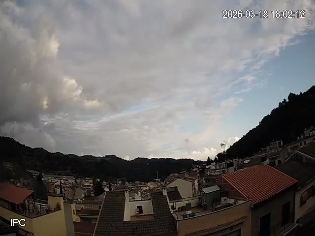 MeteoAdM's tweet image. #Bonvespre des de la part alta d'#ArenysdeMunt Avui jornada ben ☀️ fins al #migdia, moment en què han començat aparèixer alguns intervals de ☁️ que han anat a més a partir de mitja #tarda amb algun gota gairebé inapreciable però que es notava una mica a la pell 👇