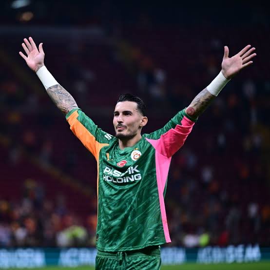 Deniz ✨ tweet media