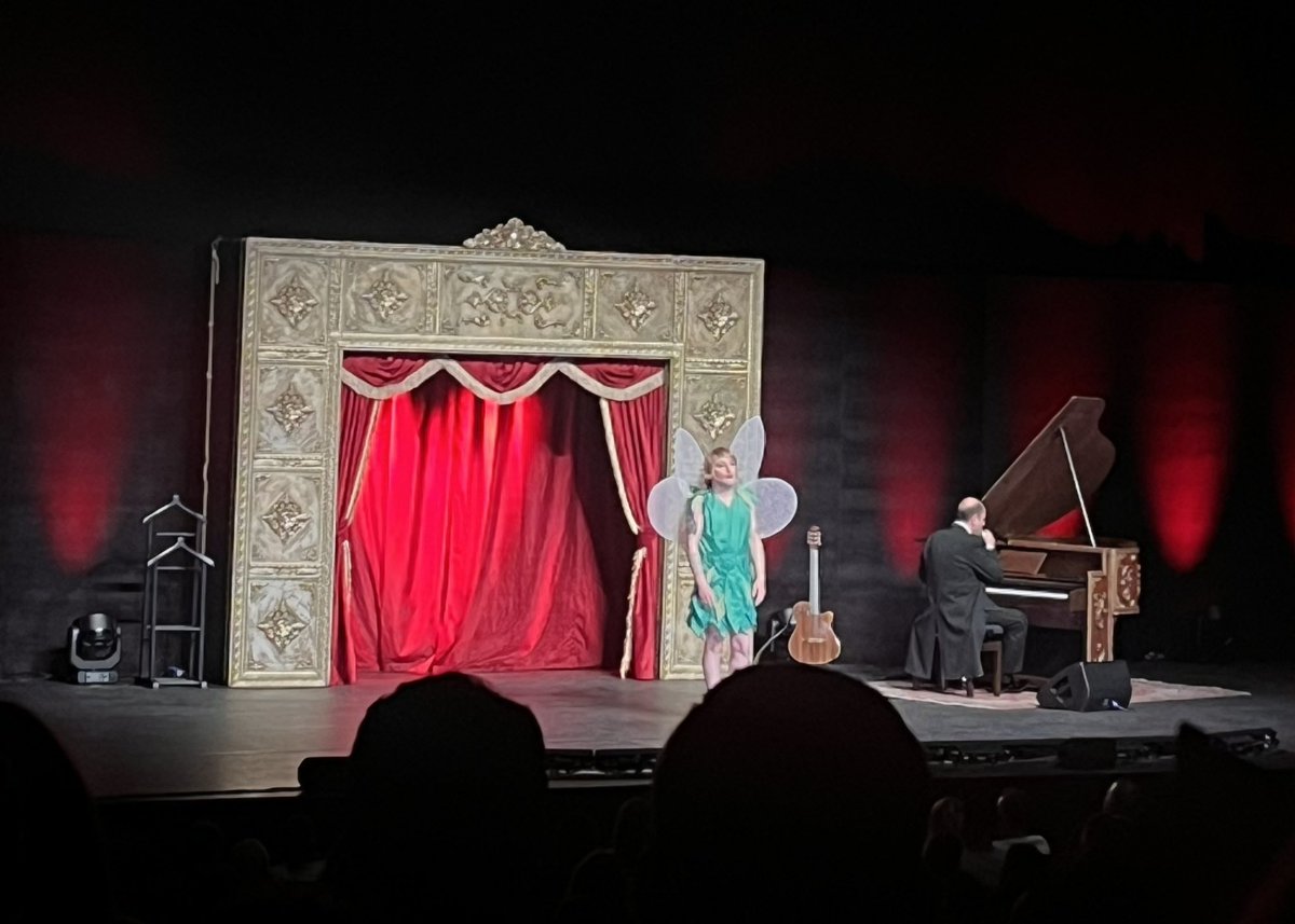 flâneuse tweet media