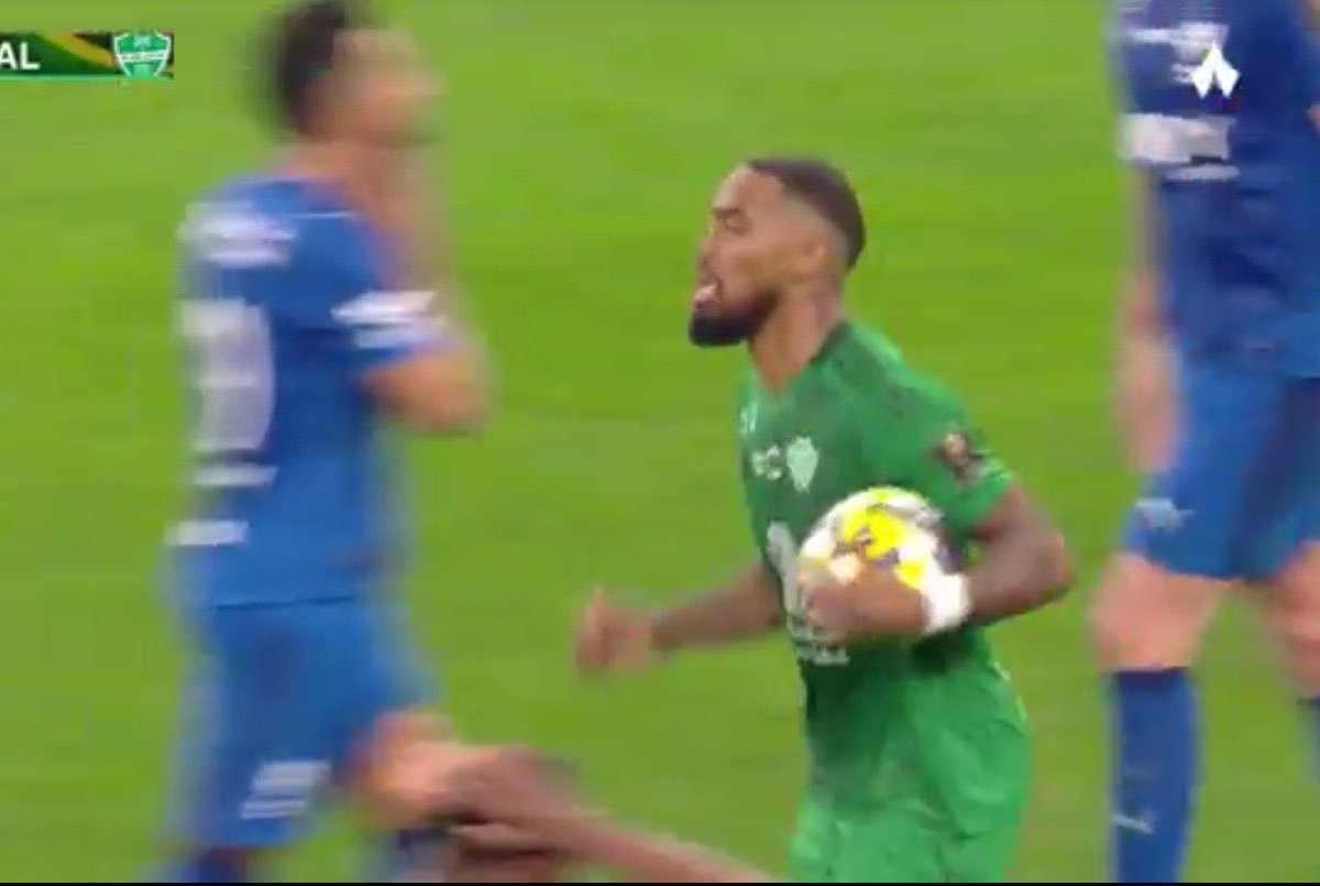 تـ!رقو tweet media