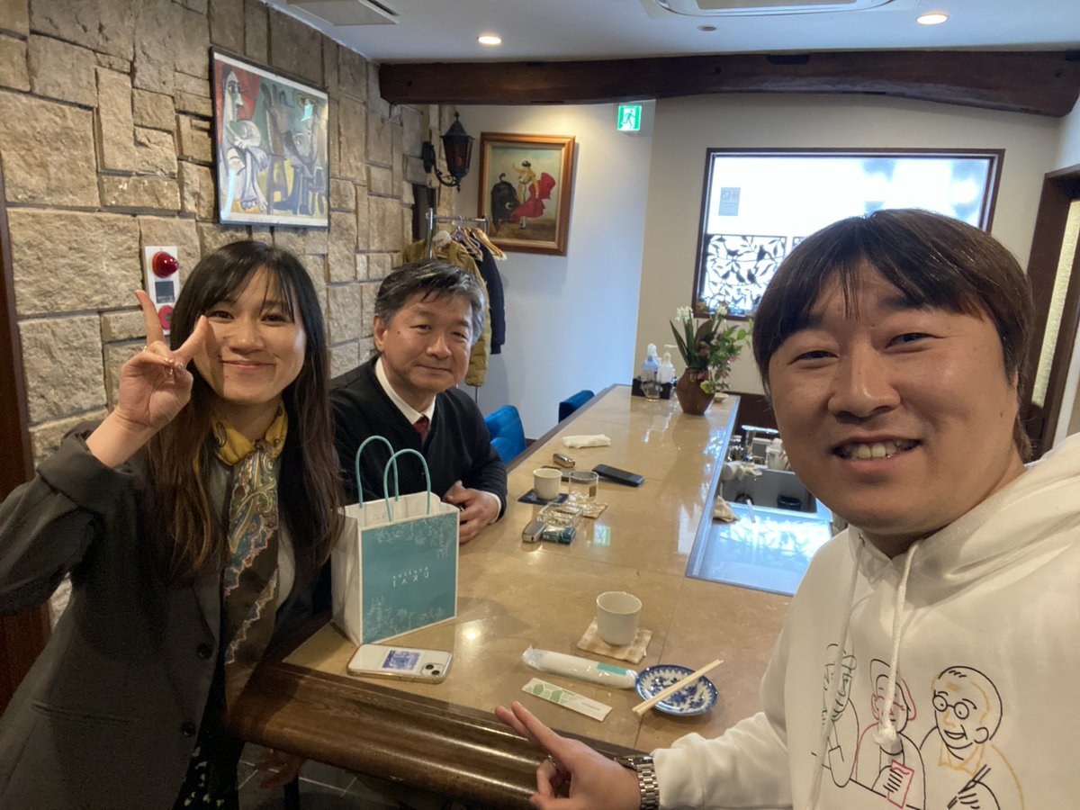 KoichiTaniguchi's tweet photo. 「まちづくり系スナック」座談会を、スナック水中（谷保）の坂根千里さんと街中スナック（西尾久）の田中類さんと収録してきました。

4月に或るところの紙面に載ります。 https://t.co/opE6aAFLsc