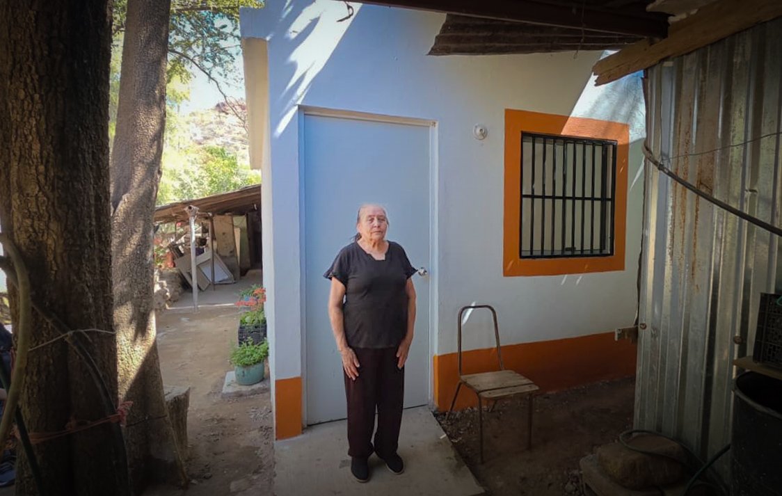 sonoracoves's tweet image. En #COVES impulsamos el bienestar en San Javier con Vivienda Nueva. 🏠

Otorgamos 5 pies de casa y una vivienda completa, brindando seguridad y dignidad a las familias.

El gobernador @AlfonsoDurazo refrenda su compromiso con la vivienda digna. 🤝🏼

#TierraDeOportunidades