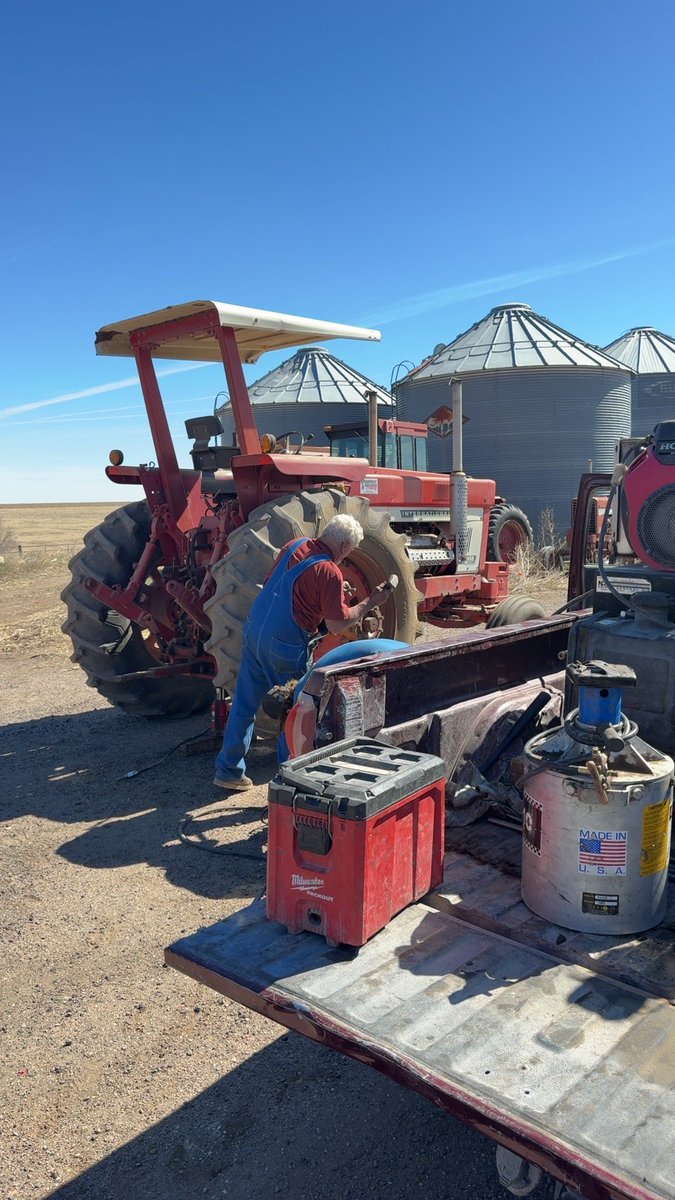 tmonteIH's tweet image. Spent money on tire repairs today. 1175 got some like new Chinese 18.4-38s I’d been hoarding back. Tube got repaired on the 1468. Crazy the 1468 is still wearing its original 20.8-38 Firestone rear rubber. Have the duals here to put on it too.