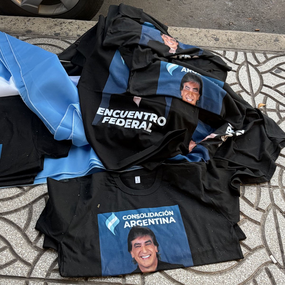 Poli Sabatés tweet media