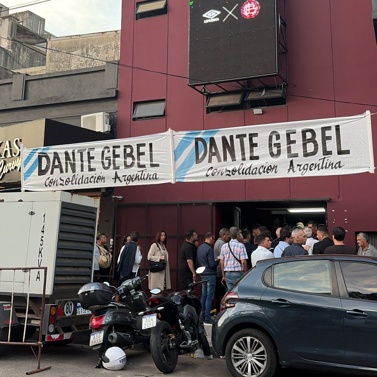 Poli Sabatés tweet media