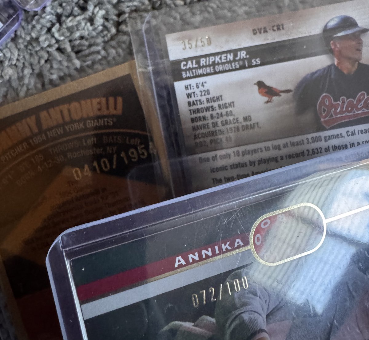 ripkenfan's tweet photo. @CardPurchaser A few from the past 2 days as I was out of town. A couple #'d. The Ripken auto was a pick up from a new shop that opened about a week ago, 5 hrs away. Work trip got me close. The only Ripken in this new store. When I left they had zero Ripkens in store.๐ #mailday #CalDay https://t.co/KsIW2eJD67