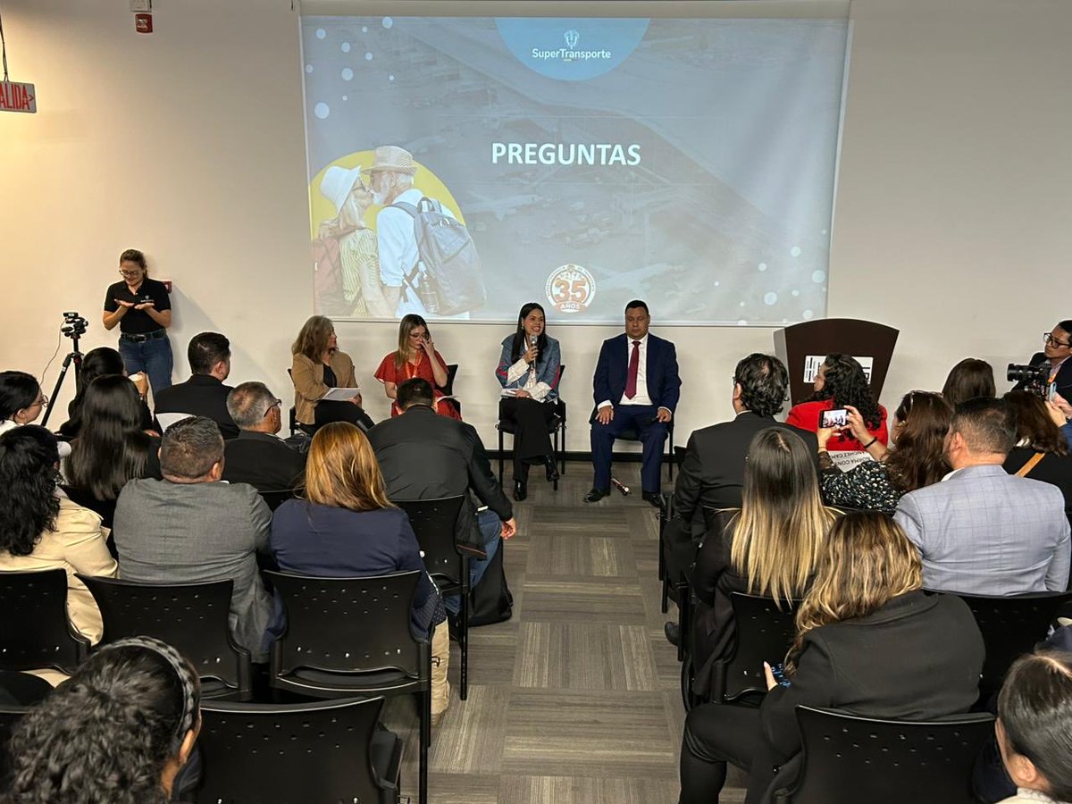 Supertransporte's tweet photo. "Tenemos que conocer cuáles son las condiciones de las personas mayores para determinar de que manera se está movilizando en el servicio público de transporte, y así construir una política adecuada":  Dra. Angela Constanza Jerez https://t.co/s6WjrRn6V2