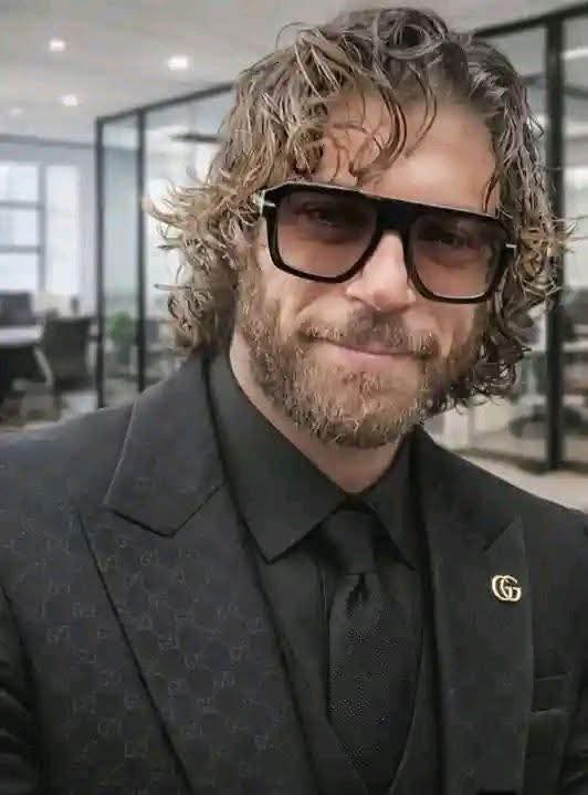 A beautiful, bright star of captivating happiness, who always knows how to make the impossible possible in the beautiful colors of life, where every time it is something new and interesting 💥🍀
#CanYaman