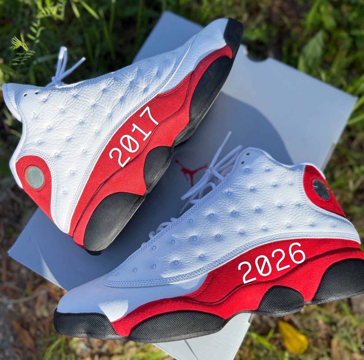 RetroQuinReacts's tweet photo. Jordan Brand delivered us another classic! Air Jordan XIII “Cherry” to pay homage to his retirement after the 1997-98 NBA season with the Chicago Bulls 🔥🔥🔥. Video dropping soon!
#cherry13 #airjordan13 #retro13 #explorepage #explore #airjordan13cherry https://t.co/my1ZP4UbxE