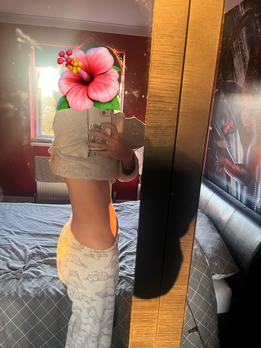 heoncals's tweet photo. look so fat 🥲🥲 this is from earlier today but i’m just UGH 💔💔 can i just get skinny and die https://t.co/mu4jmZUfBY