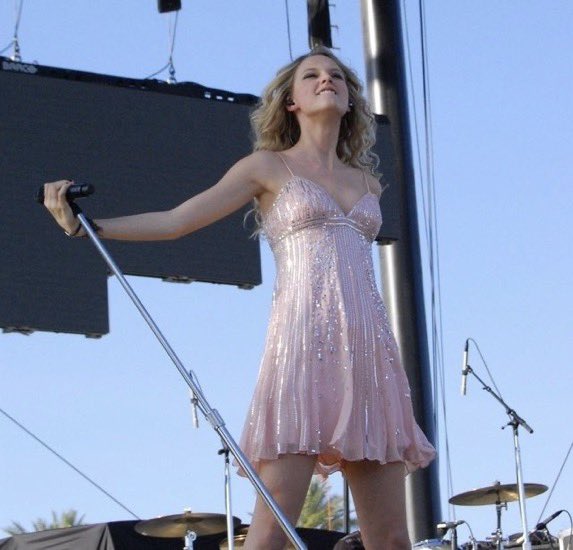 𝒮𝒶𝓇𝒶𝒽 (𝒯𝒶𝓎𝓁𝑜𝓇’𝓈 𝓋𝑒𝓇𝓈𝒾𝑜𝓃) ❤️‍🔥 tweet media