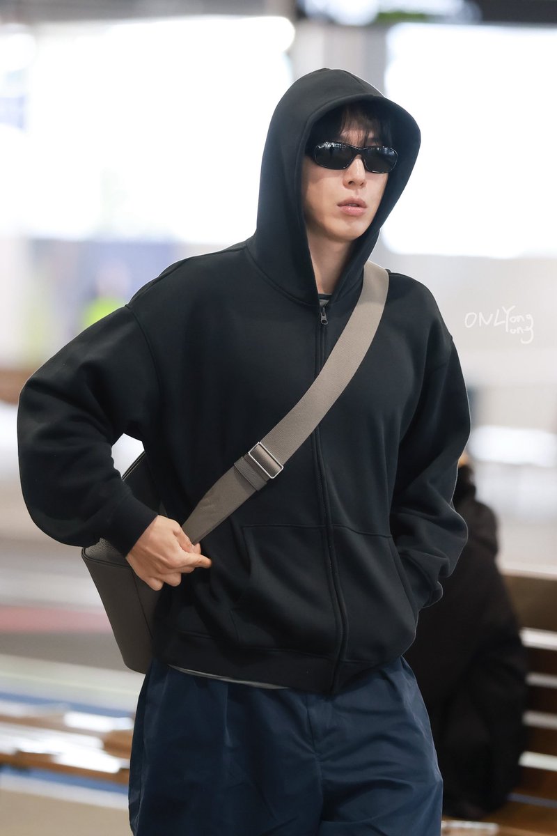 20260319   　<a href="/JYHeffect/">정용화</a> 

Safe flight 〜✈️👋

#cnblue #정용화