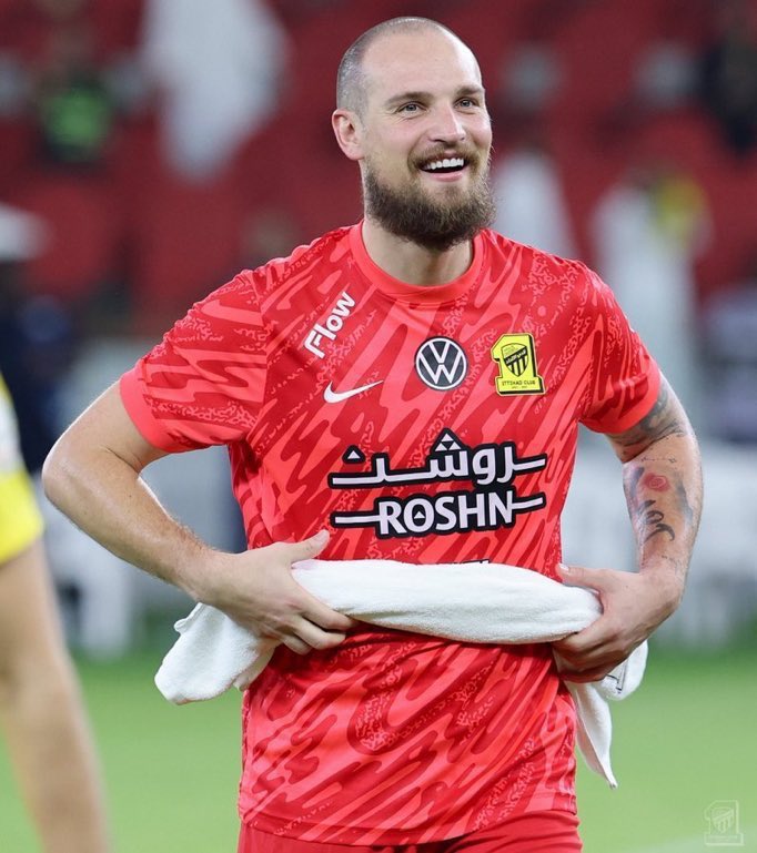 438i_'s tweet photo. قايلها لكم من الموسم الماضي ذا العاهه لازم ينطرد ومعه الغبي ديابي #الاتحاد_الخلود https://t.co/2EYsjnHz7g