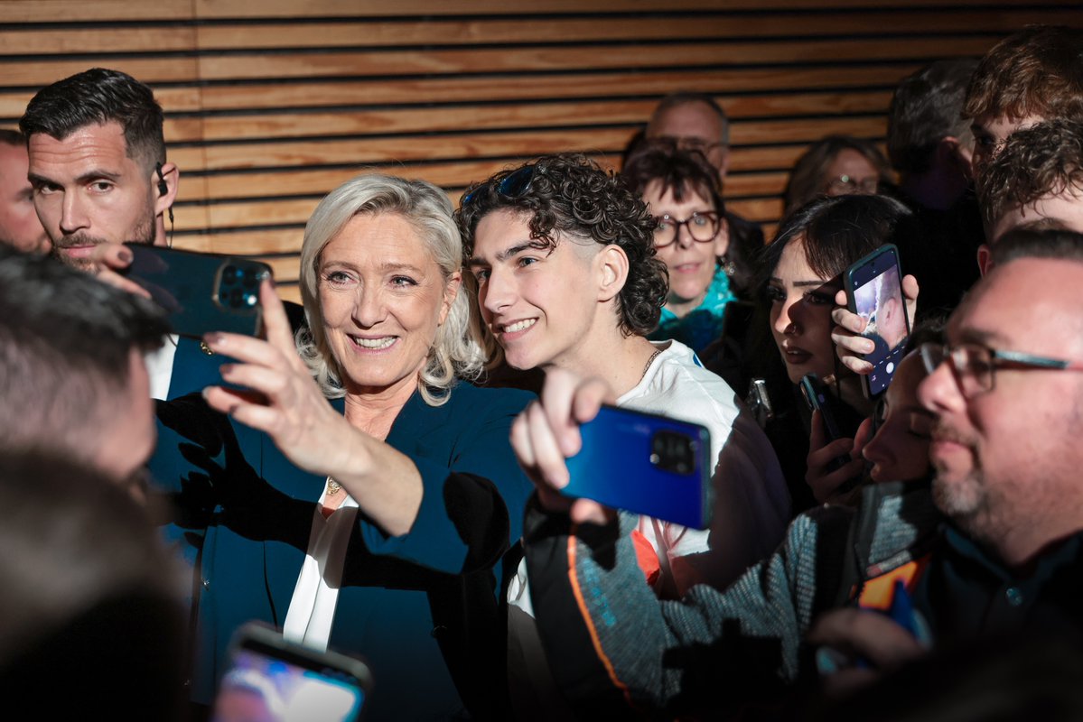 Marine Le Pen tweet media