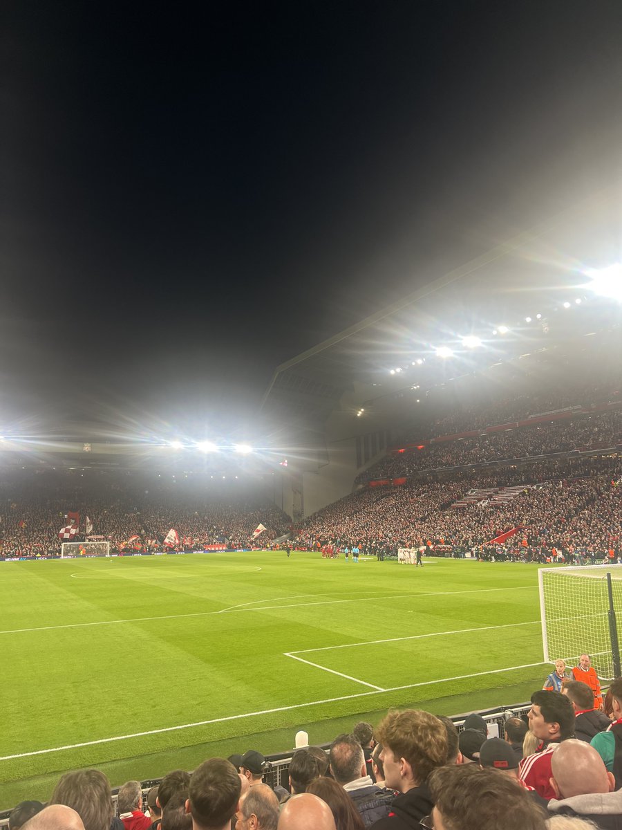 Red and White Top tweet media